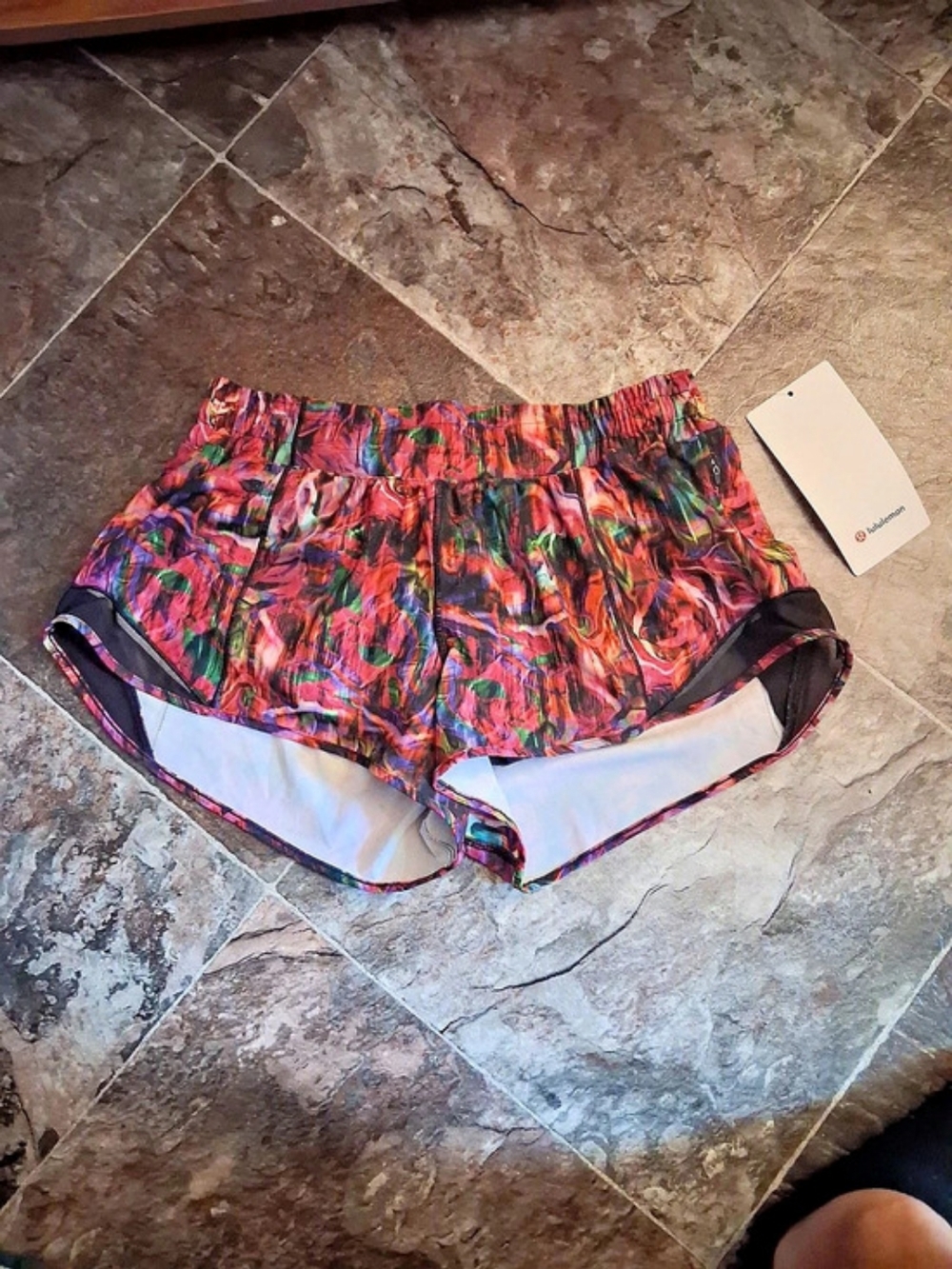 lululemon Tracker Low-Rise Lined Short 4" Red & Black Size 8